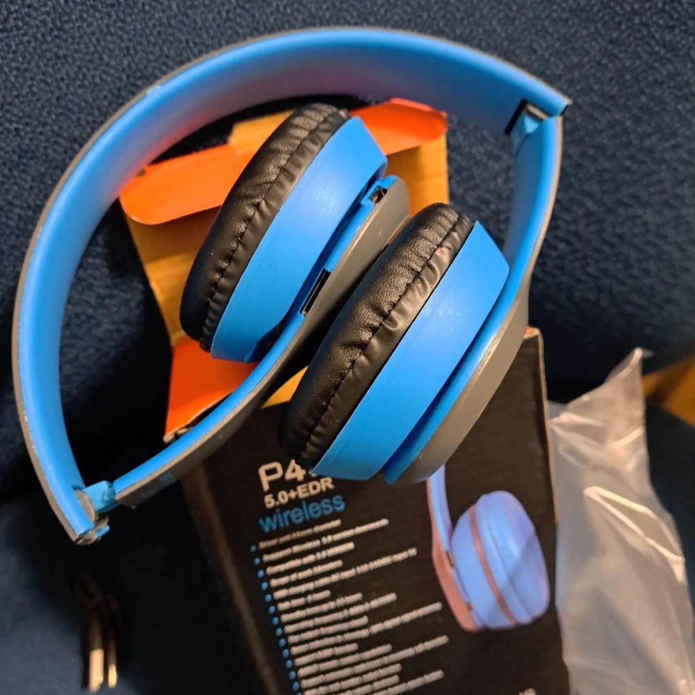 Wireless Bluetooth headphones P47
